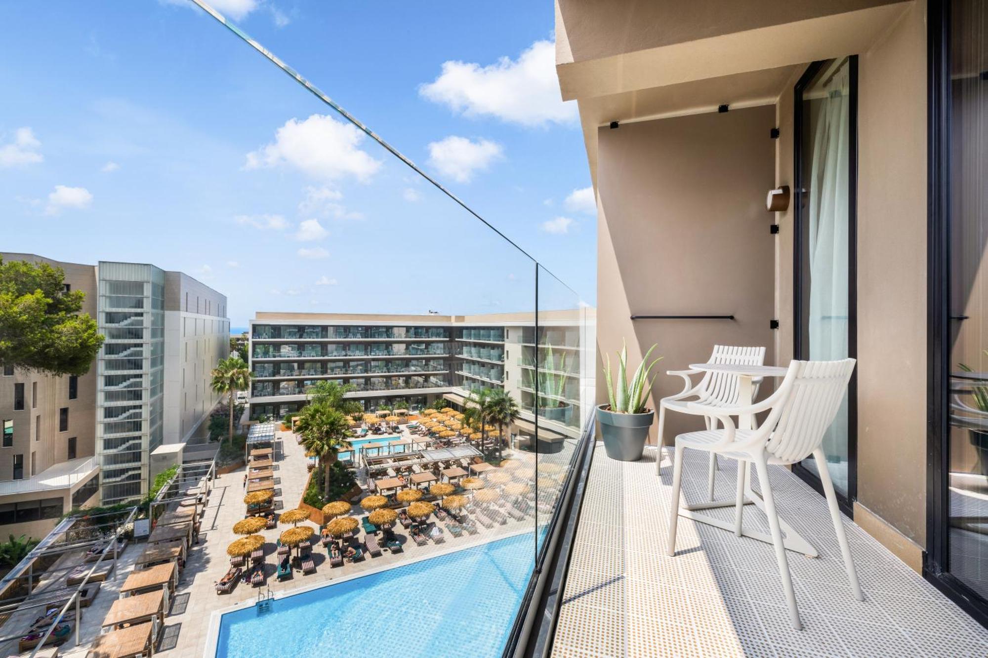 Double Room Pool View
