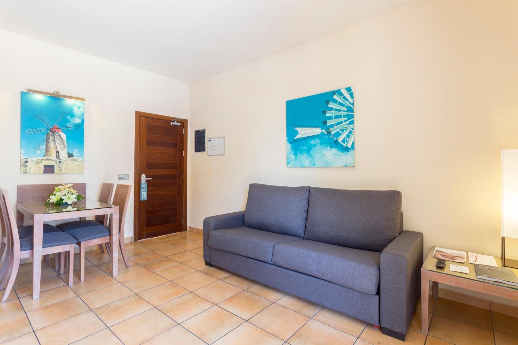 One-Bedroom Apartment (2 Adults + 1 Child),680934135:JPEG